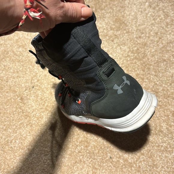 Under Armour- Grey boot 8-9 - Picture 5 of 7